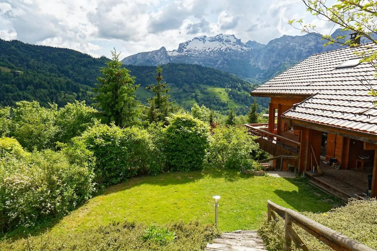 Logement 3 Etoiles Avec Vue Imprenable Sur Les Montagnes, Ski Bus Manigod