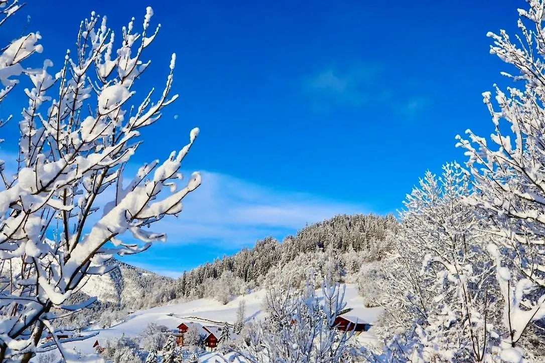 Logement 3 Etoiles Avec Vue Imprenable Sur Les Montagnes, Ski Bus Manigod France